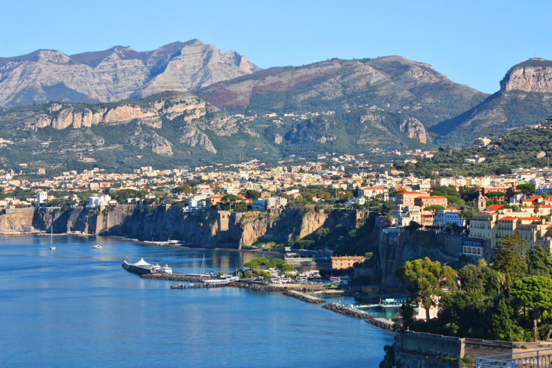 “Les Suites des Tout Le Monde” vi da il più caloroso benvenuto a Sorrento